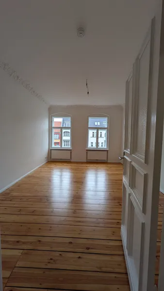 Wunderschöne, geräumige 2- Zimmerwohnung mit Einbauküche unweit Volkspark Hasenheide zu vermieten — photo 1